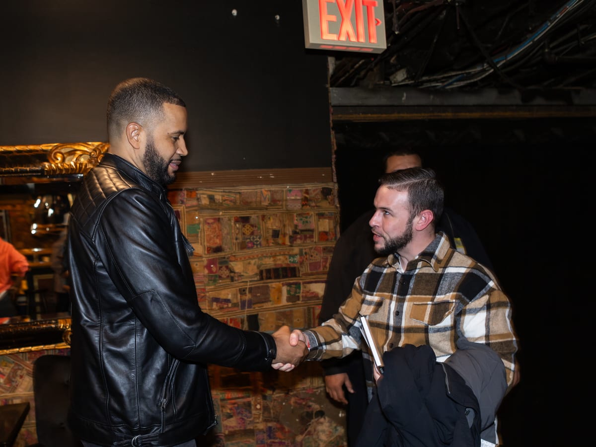Armando shaking hands with a reader after the show
